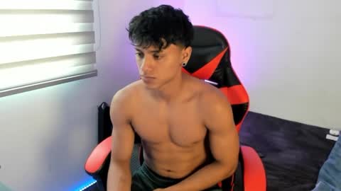 Snapshot of zyzz_1812 chatting on June 5, 6:24 pm zyzz_1812 online show from June 5, 6:24 pm