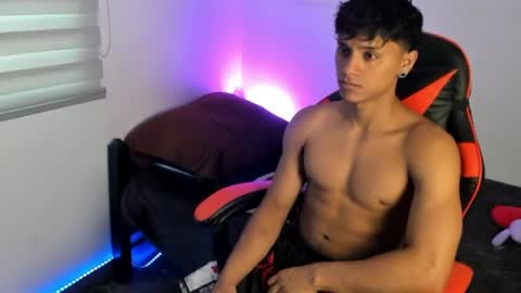 Snapshot of zyzz_1812 chatting on June 6, 8:57 pm zyzz_1812 online show from June 6, 8:57 pm