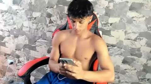 Snapshot of zyzz_1812 chatting on June 16, 7:27 pm zyzz_1812 online show from June 16, 7:27 pm