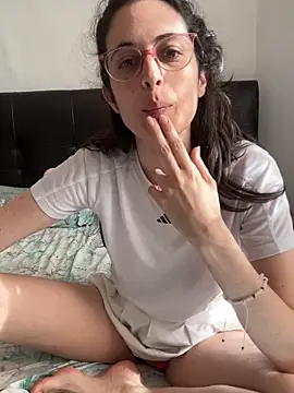 Lunaabbey online show from June 12, 6:45 am