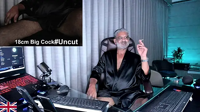 Snapshot of OnlineBossUK chatting on July 6, 12:24 pm OnlineBossUK online show from July 6, 12:24 pm