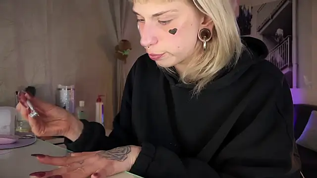 Snapshot of Mannarie_Madsinn chatting on February 16, 11:48 pm Mannarie Madsinn online show from February 16, 11:48 pm