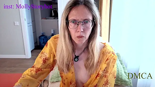 Snapshot of angelmommu chatting on May 26, 6:53 am angelmommu online show from May 26, 6:53 am
