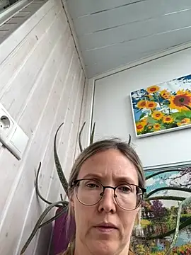 Snapshot of angelmommu chatting on June 11, 4:32 am angelmommu online show from June 11, 4:32 am