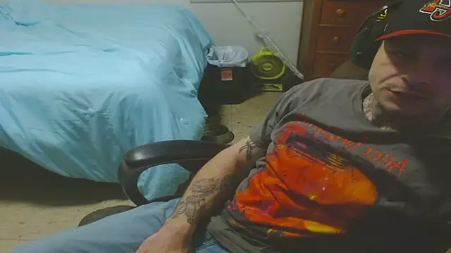 Snapshot of DADDY_KANE8--- chatting on June 11, 4:32 am DADDY KANE8--- online show from June 11, 4:32 am