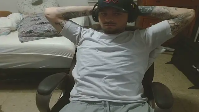 Snapshot of DADDY_KANE8--- chatting on June 17, 7:33 am DADDY KANE8--- online show from June 17, 7:33 am