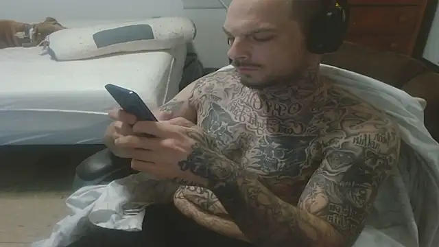 Snapshot of DADDY_KANE8--- chatting on June 21, 8:44 pm DADDY KANE8--- online show from June 21, 8:44 pm
