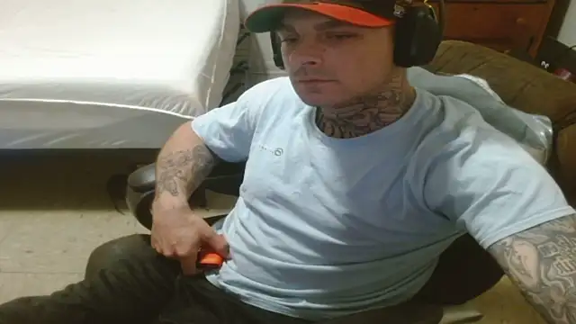 Snapshot of DADDY_KANE8--- chatting on July 5, 9:11 pm DADDY KANE8--- online show from July 5, 9:11 pm