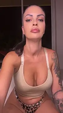 Snapshot of Helena_Karel chatting on June 25, 2:10 pm Helena Karel online show from June 25, 2:10 pm