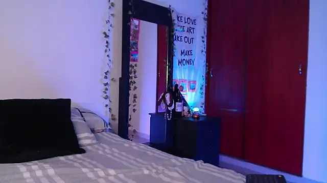 little kayla  online show from August 3, 11:41 pm