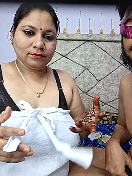 Snapshot of MOM-SUN-COUPLE chatting on February 11, 10:48 am MOM-SUN-COUPLE online show from February 11, 10:48 am