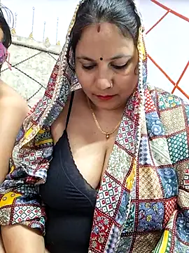 Snapshot of MOM-SUN-COUPLE chatting on March 1, 8:10 pm MOM-SUN-COUPLE online show from March 1, 8:10 pm