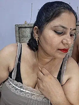 Snapshot of MOM-SUN-COUPLE chatting on March 15, 5:04 pm MOM-SUN-COUPLE online show from March 15, 5:04 pm