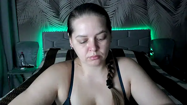 uliastar online show from November 19, 7:08 am