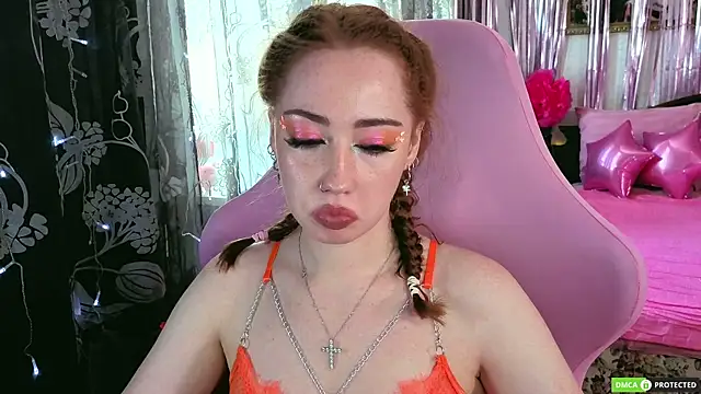 Snapshot of TinaBrook chatting on June 17, 5:43 am TinaBrook online show from June 17, 5:43 am