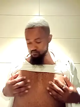 Snapshot of douksm chatting on February 7, 12:17 pm douksm online show from February 7, 12:17 pm