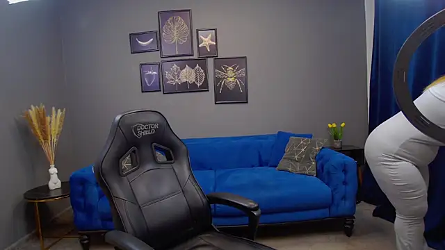 Katewalker  online show from December 5, 6:11 pm