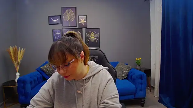 Katewalker  online show from January 8, 6:09 pm