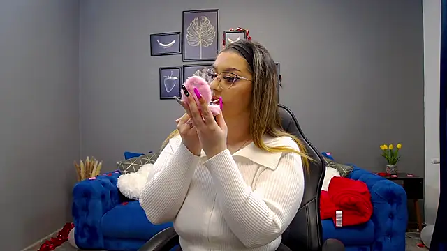 Katewalker  online show from February 12, 6:09 pm