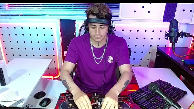 Darko0717 online show from October 25, 2:08 am