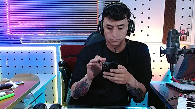 Snapshot of Darko0717 chatting on June 5, 6:46 pm Darko0717 online show from June 5, 6:46 pm