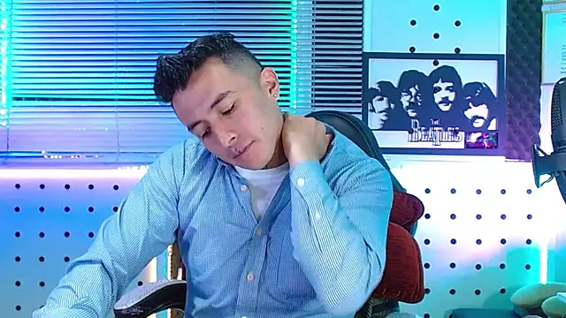 Darko0717 online show from June 26, 1:59 pm