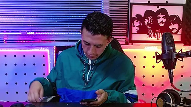 Darko0717 online show from July 18, 11:30 pm
