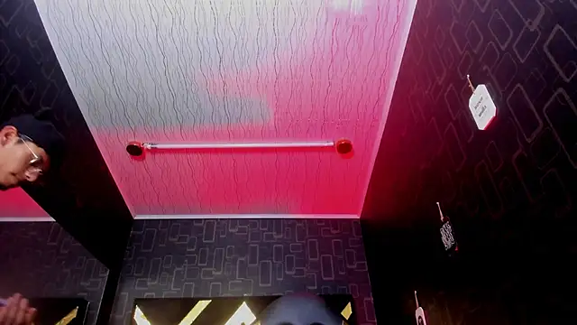 Snapshot of noha_y_andreu01 chatting on June 16, 3:47 pm noha y andreu01 online show from June 16, 3:47 pm