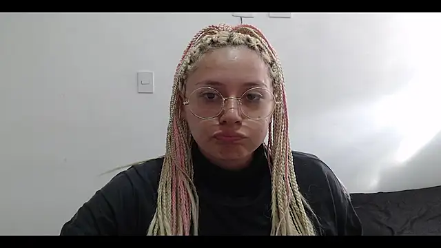 MommyMiaWs online show from January 6, 9:00 pm