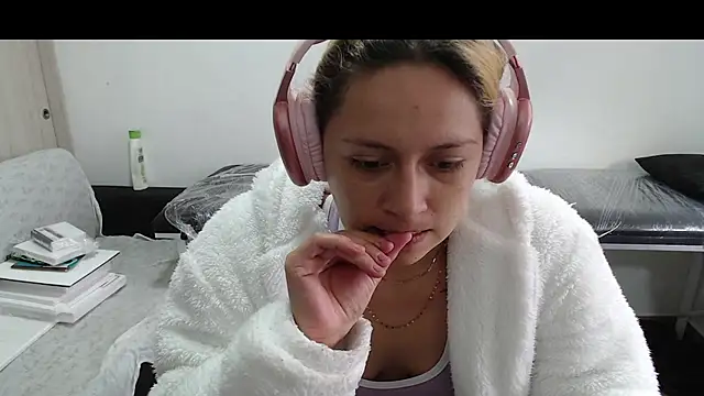 MommyMiaWs online show from March 18, 5:31 pm