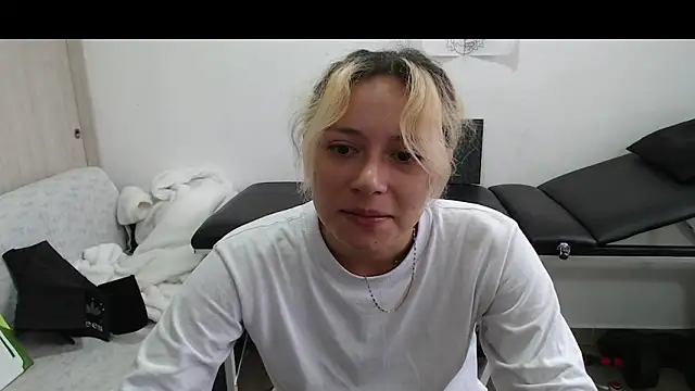 MommyMiaWs online show from March 22, 4:58 pm