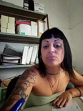 estefyzapata online show from February 3, 6:46 pm