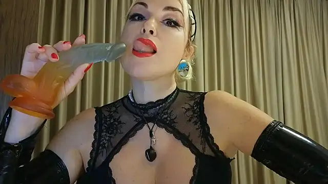 Snapshot of MissKateX chatting on June 14, 9:17 pm MissKateX online show from June 14, 9:17 pm