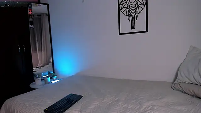 Snapshot of emilybae_ chatting on October 28, 12:47 am emilybae online show from October 28, 12:47 am