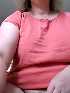 Snapshot of xxSexyBushLinnxx chatting on May 7, 10:20 am xxSexyBushLinnxx online show from May 7, 10:20 am