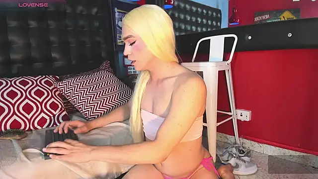Snapshot of cinthya_walker1 chatting on August 2, 5:00 pm cinthya walker1 online show from August 2, 5:00 pm