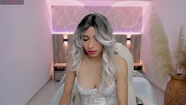 Snapshot of emilly_smith_1 chatting on January 24, 3:22 am emilly smith 1 online show from January 24, 3:22 am