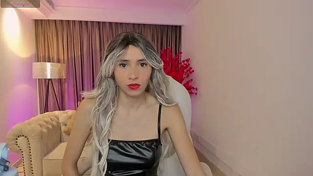 Snapshot of emilly_smith_1 chatting on February 6, 3:06 am emilly smith 1 online show from February 6, 3:06 am