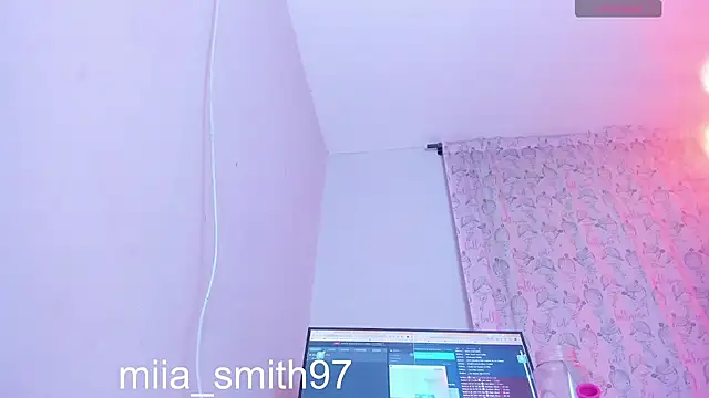 Snapshot of miia-smith97 chatting on July 11, 9:27 pm miia-smith97 online show from July 11, 9:27 pm