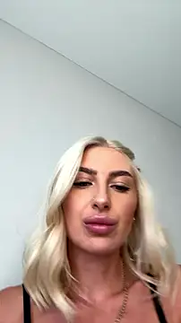 Snapshot of Mia_Roxie chatting on July 8, 2:38 am Mia Roxie online show from July 8, 2:38 am