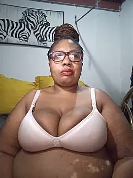 Snapshot of YELLOW_BONE chatting on May 23, 8:57 pm YELLOW BONE online show from May 23, 8:57 pm