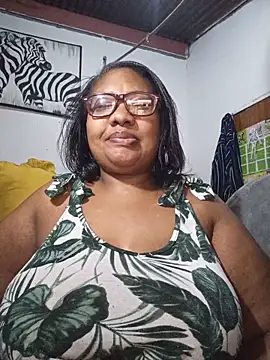 Snapshot of YELLOW_BONE chatting on June 8, 8:42 pm YELLOW BONE online show from June 8, 8:42 pm