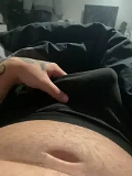 spritzerboy23 online show from December 18, 11:22 pm