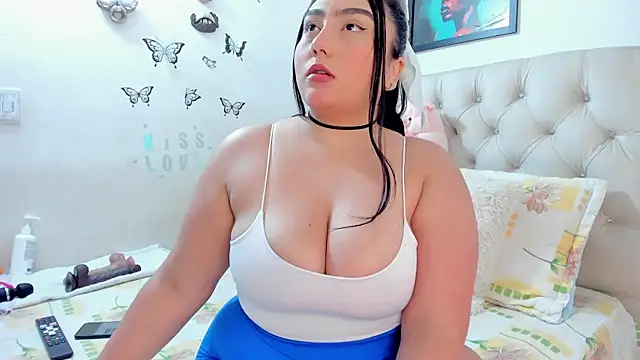 NayaWayne online show from February 19, 4:58 pm