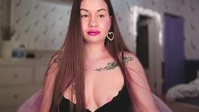 Snapshot of JuicyHelenX chatting on October 21, 3:24 pm JuicyHelenX online show from October 21, 3:24 pm