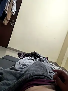 Snapshot of rajstrip12650 chatting on February 1, 1:37 am rajstrip12650 online show from February 1, 1:37 am