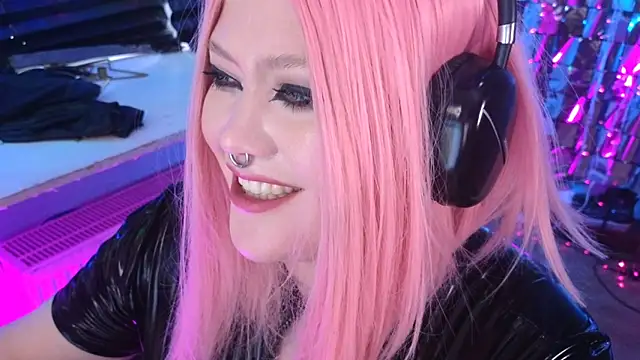 wickedxqueen online show from March 3, 8:27 am