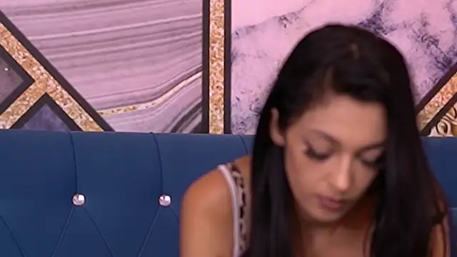 Snapshot of AriannaClover chatting on October 12, 4:28 pm AriannaClover online show from October 12, 4:28 pm
