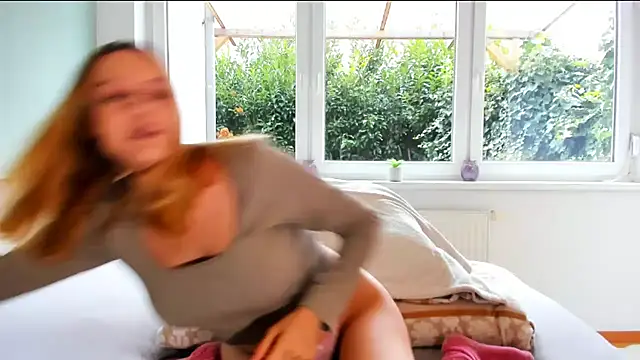 LaurenSommer online show from November 20, 8:25 am