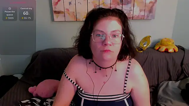 Snapshot of EverlyRays chatting on June 16, 5:26 pm EverlyRays online show from June 16, 5:26 pm